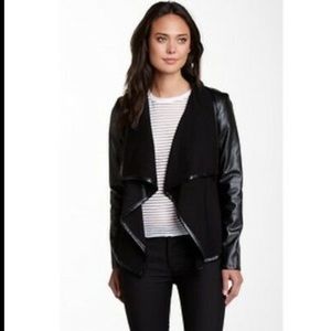 Vakko open draped black jacket